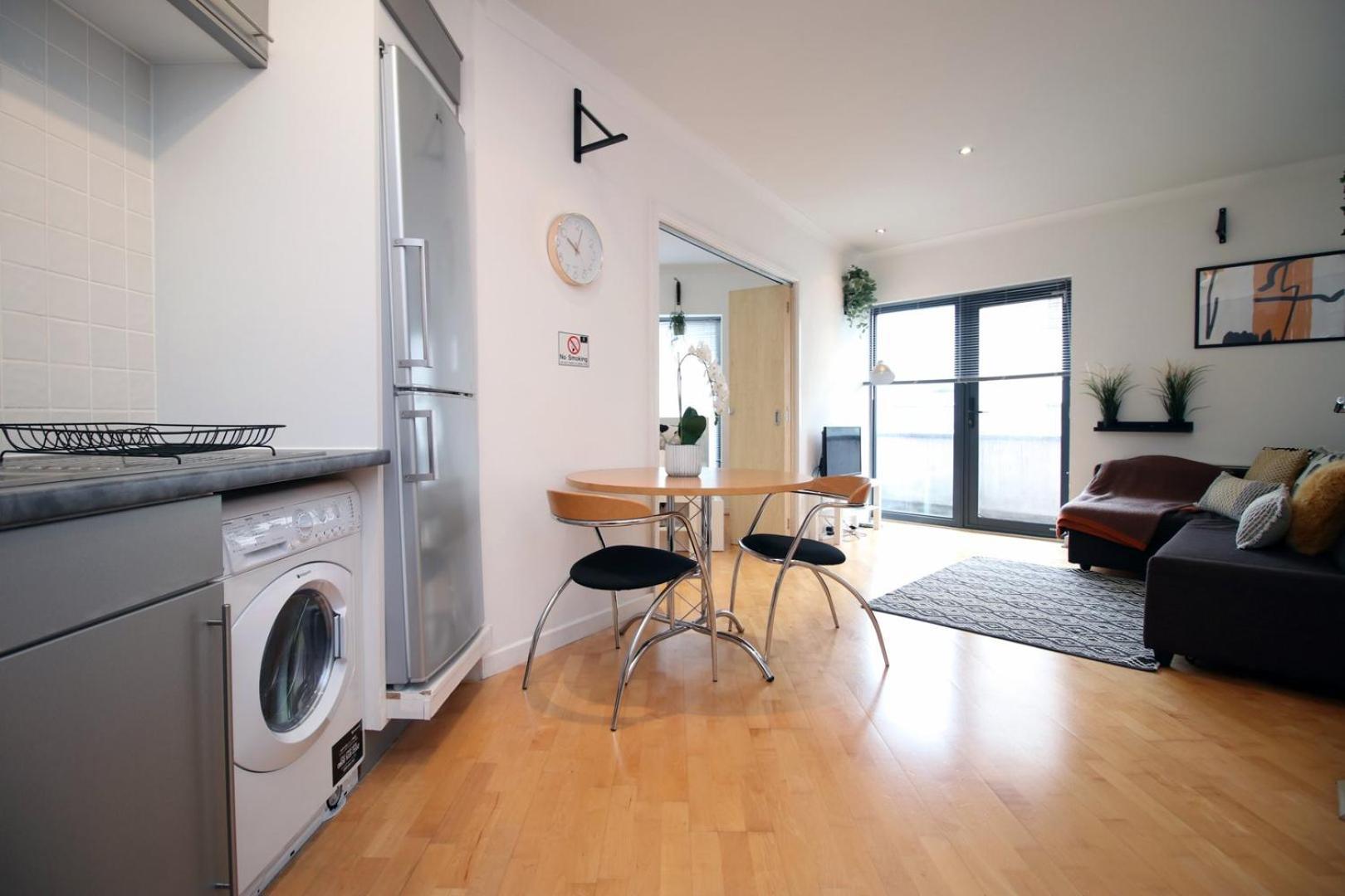 Centrally Located Spacious 2Br | Cohost Partners Кардіфф Екстер'єр фото