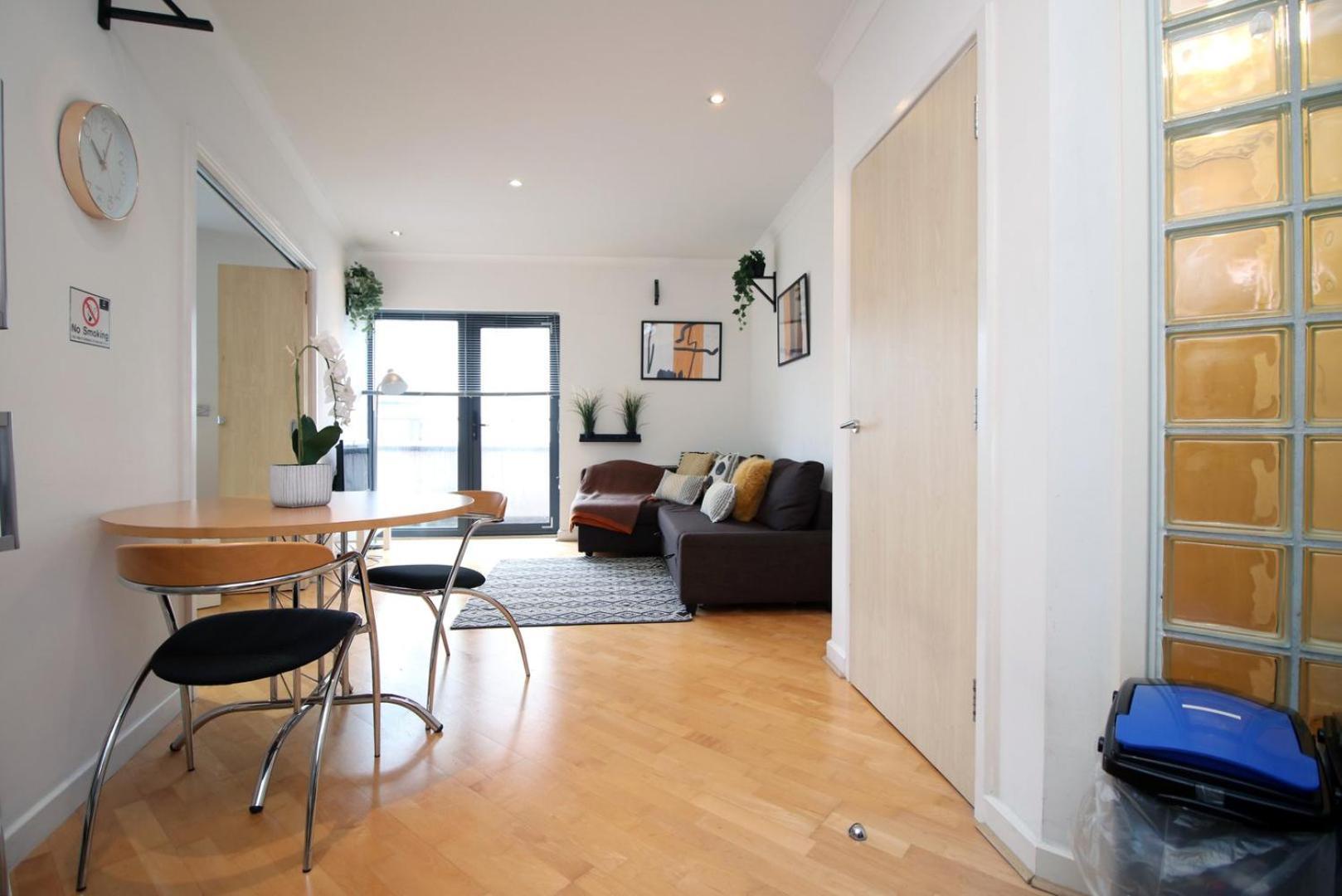 Centrally Located Spacious 2Br | Cohost Partners Кардіфф Екстер'єр фото