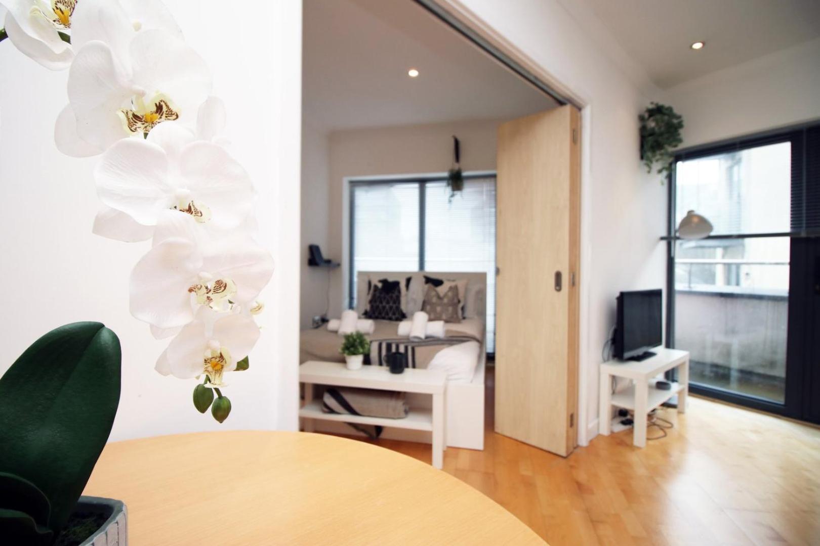 Centrally Located Spacious 2Br | Cohost Partners Кардіфф Екстер'єр фото