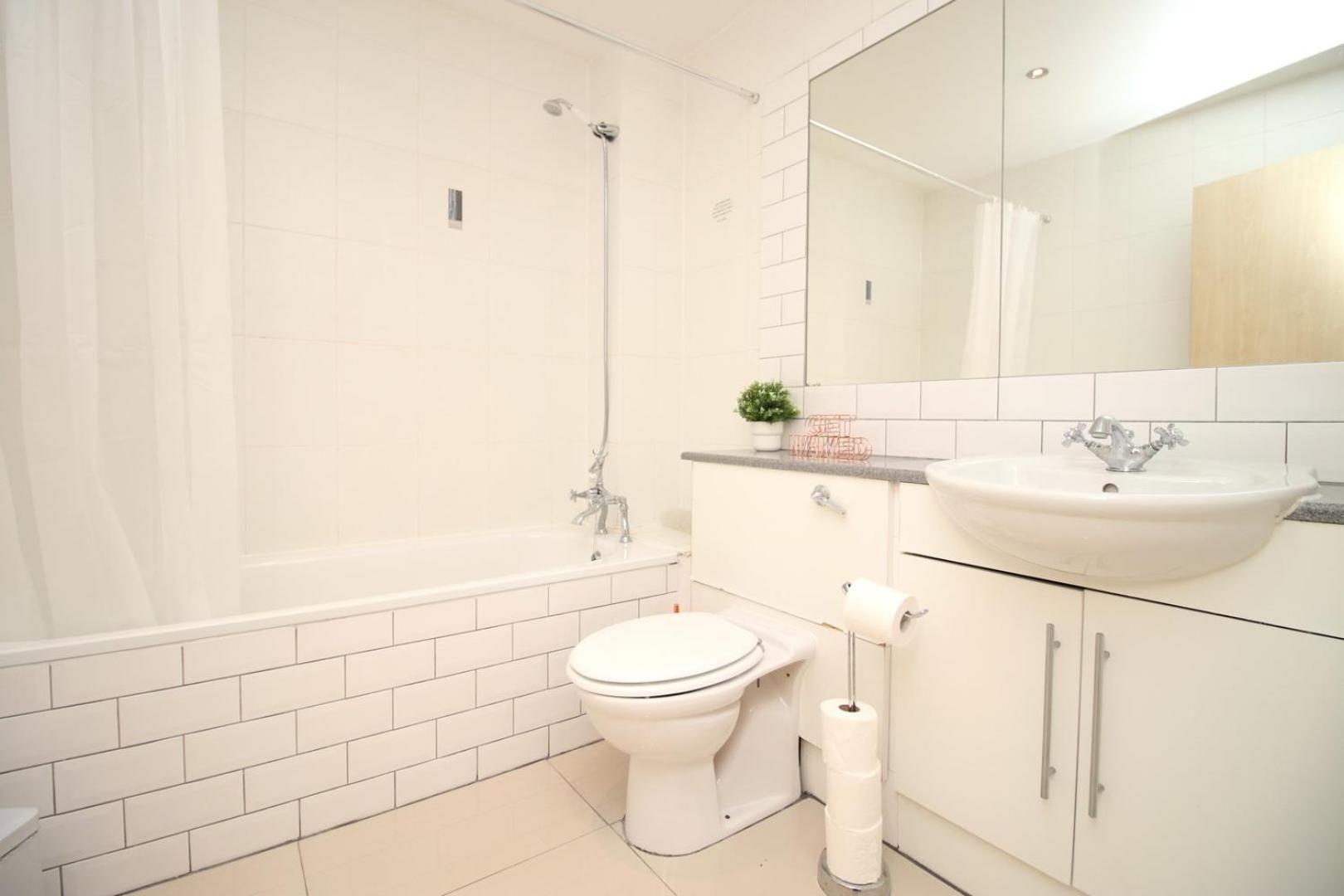 Centrally Located Spacious 2Br | Cohost Partners Кардіфф Екстер'єр фото