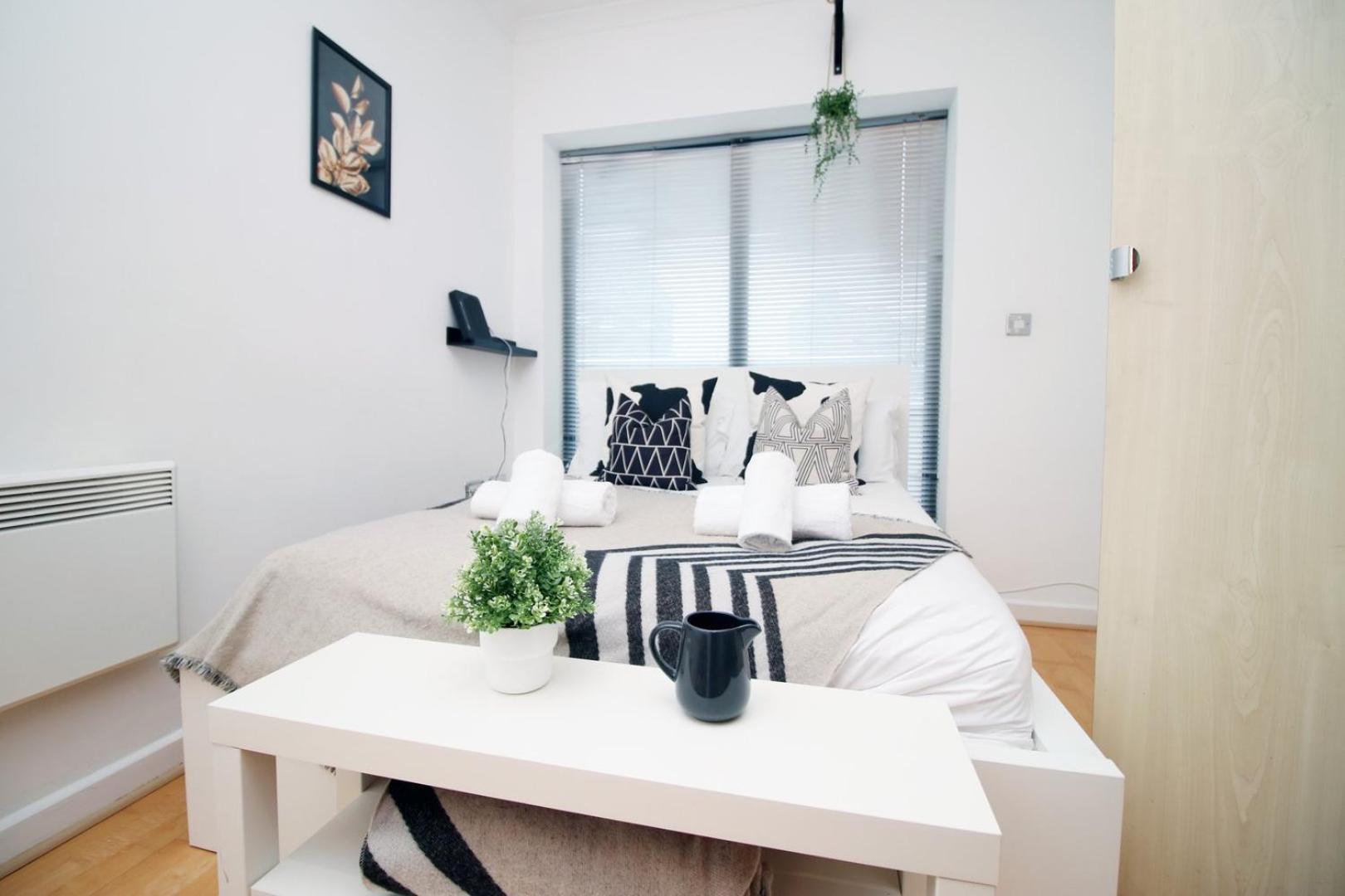 Centrally Located Spacious 2Br | Cohost Partners Кардіфф Екстер'єр фото